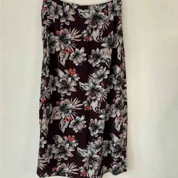 M&S Sustainable Viscose Grape Mix Floral Size 8 Faux Wrap Midi Skirt - Picture 4 of 4